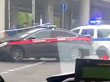 Москвичи поспорили о виновнике аварии с участием автомобилей силовых структур