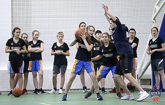 Баскетбольная команда ЦСКА совместно с женским пансионом Министерства обороны РФ запустила новый сезон проекта клубов Евролиги One Team
