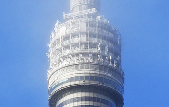 Останкинская телебашня в Москве покрылась льдом