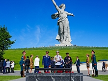 На Мамаевом кургане волгоградцы почтили память защитников Отечества