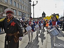 Клоуны присягнули Гоголю и пошли по Невскому к Дворцовой