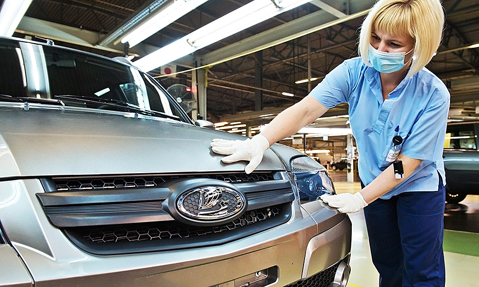 Российский автопроизводитель АвтоВАЗ прекратил выпуск дорестайлингового внедорожника Lada Niva (автомобиль также известен как Chevrolet Niva). Об этом сообщают «Известия». 