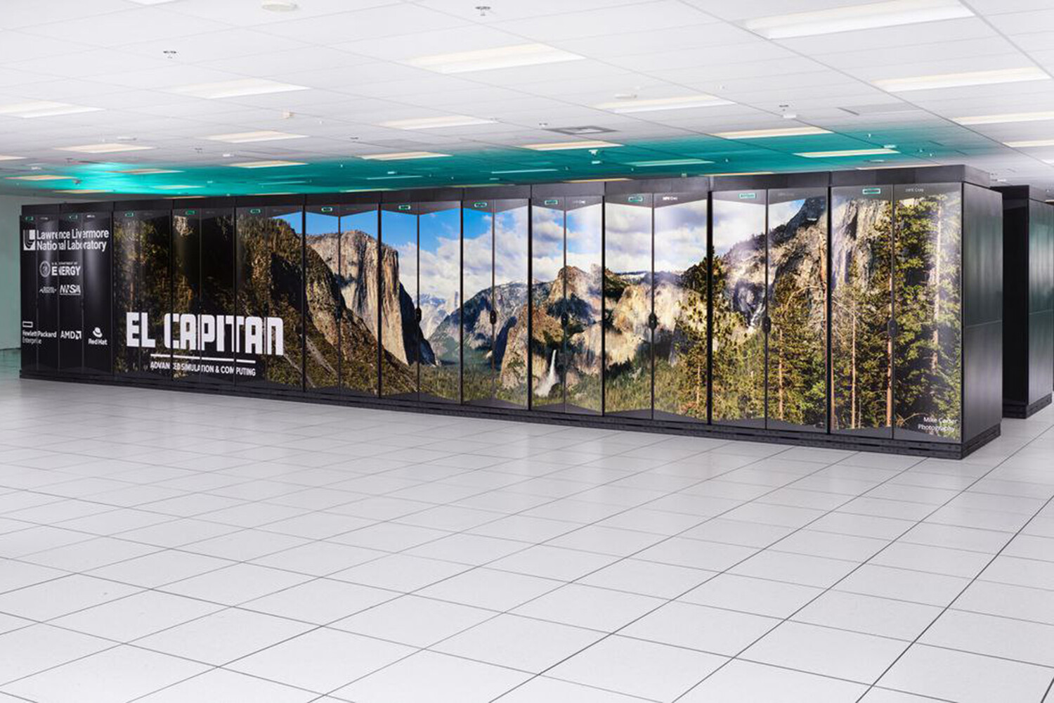 В США запустили самый мощный в мире суперкомпьютер для разработки оружия