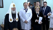 Патриарх Кирилл и глава Минздрава в Рождество посетили детскую больницу