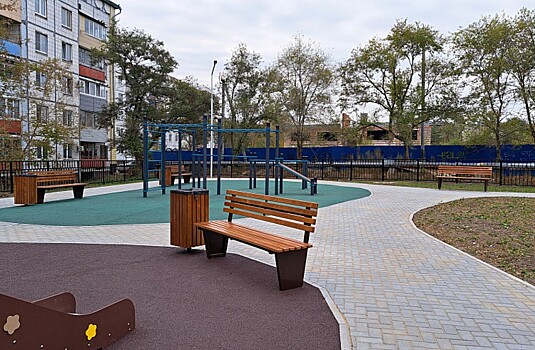 Два благоустроенных сквера по нацпроекту открыли в Уссурийске