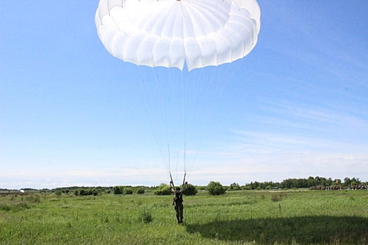 Более 11 тысяч прыжков с парашютом совершат военнослужащие ВВО в рамках летних учений