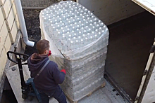 Волонтеры доставили питьевую воду для пациентов госпиталя в ростовской больнице № 4