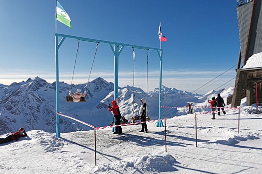 На Эльбрусе открыли зимний горнолыжный сезон в России