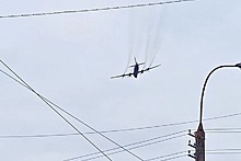 «Турбины дымились»: В Мурманске самолет пролетел прямо над домами
