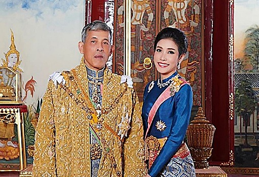 Более тысячи интимных фото любовницы короля Таиланда слили в Сеть