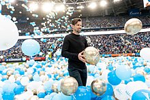 60 тысяч воздушных шаров опустились на поле «Зенита» после матча 30-го тура РПЛ. Клуб провел чемпионскую дискотеку в чаше «Газпром Арены»