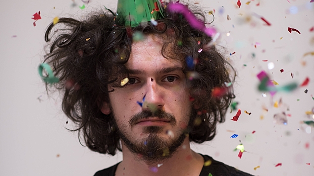 Психолог объяснил, с чем связана грусть в день рождения