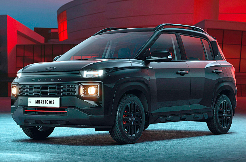 Тёмными сделаны литые диски, шильдики и накладки, красными — декоративные линии на бампере, рядом с головной оптикой и на багажной двери. Интерьер выполнен в схожем стиле с тёмной отделкой и красными деталями.