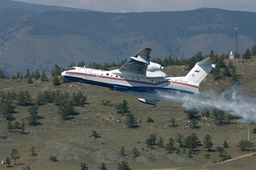 Ми-8 и Бе-200 МЧС РФ приступили к дежурству в Бурятии в условиях пожароопасной обстановки