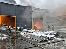 Из горящего цеха в регионе РФ эвакуировали людей