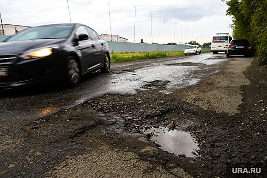 Жители ЯНАО пожаловались силовикам на разбитую дорогу