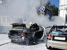 Девять пожарных тушили загоревшееся такси в Вологде