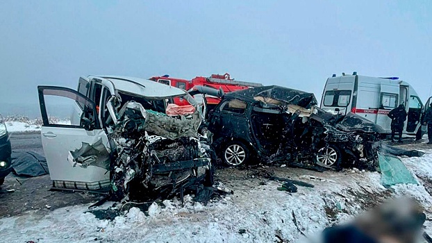 В Туве пятеро погибли при столкновении двух иномарок