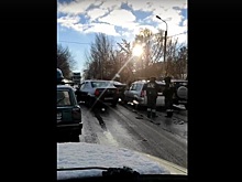 В рязанском Дядькове на узкой дороге не разъехались четыре автомобиля