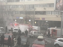 В Волгограде на парковке ТРЦ ликвидировали возгорание автомобиля