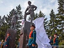 В Екатеринбурге открыли памятник легендарному генералу Востротину