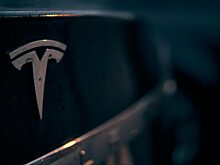 Tesla отозвала 1,85 млн машин из-за открывающегося капота