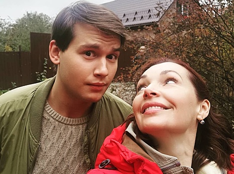 «Лето 1998-го»: Наталия Антонова поделилась архивными фото с первенцем