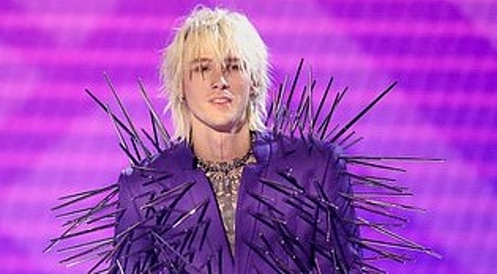 Шей Фокс бисексуалдармен