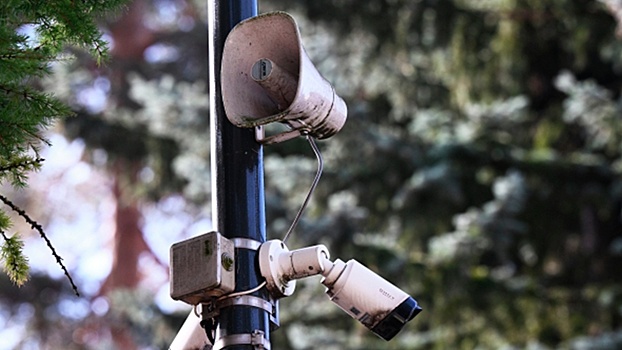 Москвич решил выгонять хулиганов со двора при помощи громкоговорителя