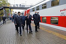 По новому мосту через реку Колу прошел первый пассажирский поезд