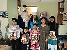 Семьи Якутска поздравили представители Минобщества, Ассамблеи народов и молодежного правительства