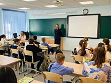 Сотрудники Госавтоинспекции проводят беседы со школьниками о безопасности при передвижении на двухколесном транспорте