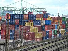 Стоимость контейнерных перевозок взлетела из-за кризиса в Красном море