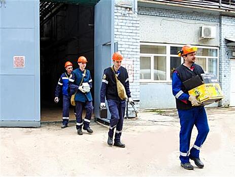 Тольяттиазот передал оборудование Тольяттинскому электротехническому техникуму