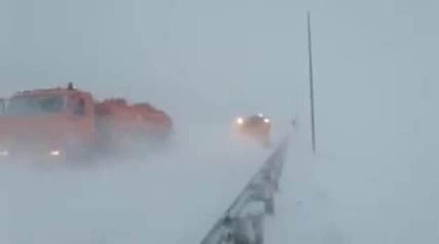 Тридцать три автомобиля оказались в снежном плену на трассе в Башкирии