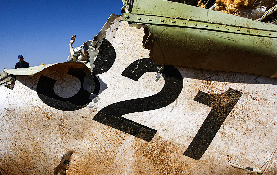 Обломки самолета Airbus A321 авиакомпании "Когалымавиа", 2015 год