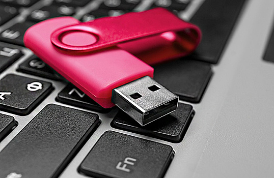 На фоне перебоев с работой интернета в России выросли продажи флешек