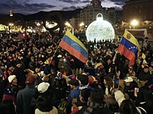 Жители Венесуэлы массово скупают консервы и яйца