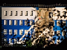 7 лет назад в Омске обрушилась казарма: 10 трагичных фото тех, кто у руин здания надеялся на чудо