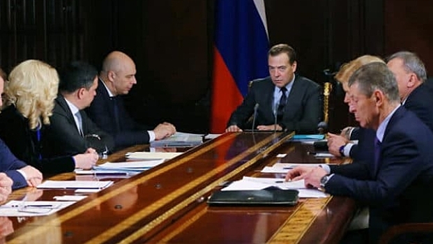 Правительство Медведева окончательно лишает россиян права на обеспеченную старость