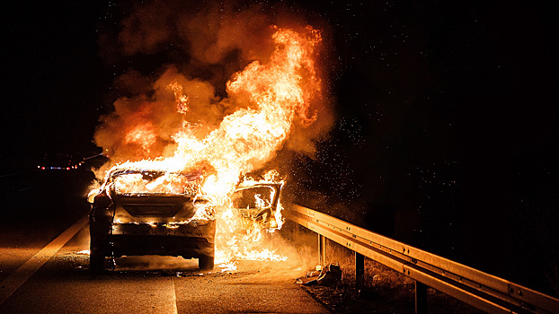 Почему горят электромобили: причины пожаров и их последствия