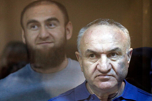 Суд изъял у экс-сенатора Арашукова и его отца имущество на 1,3 млрд рублей