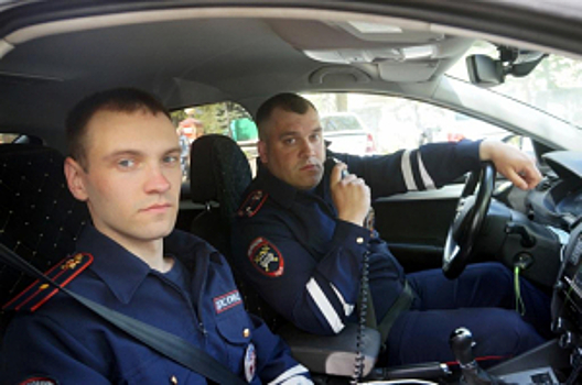 В Брянске инспекторы ДПС помогли травмированному пенсионеру своевременно добраться до больницы