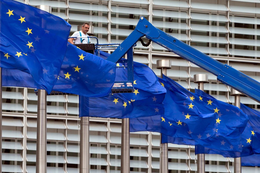 Bloomberg: Евросоюз избежал одной рецессии, но столкнулся с угрозой нового спада