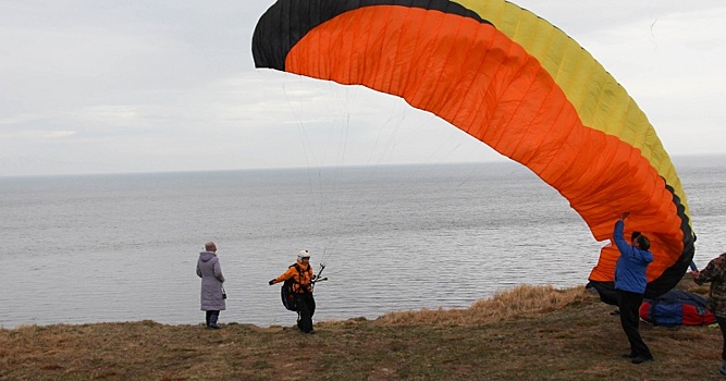 Парапланеристы с Колымы организуют на "дальневосточном гектаре" полеты над Охотским морем