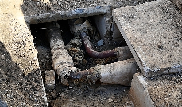 В Волгограде десятки жильцов остались без воды из-за прорыва трубы