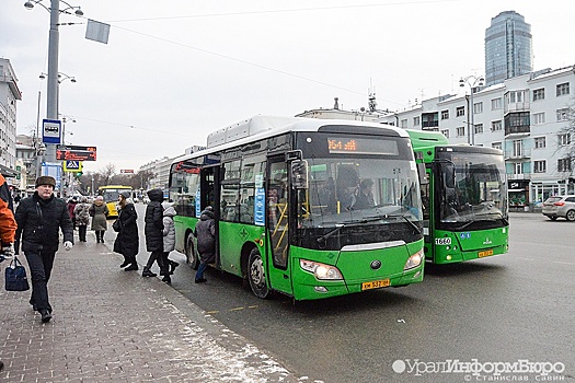 В Екатеринбурге автобус №047 сбил девушку на Декабристов