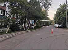 В Чапаевске от удара в ДТП автомобиль отбросило на стоящего на обочине подростка