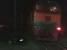 Волгоградец за рулём иномарки проиграл «спор» тепловозу
