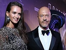 Эксклюзив: Бондарчук позвал на встречу с пришельцами всю семью